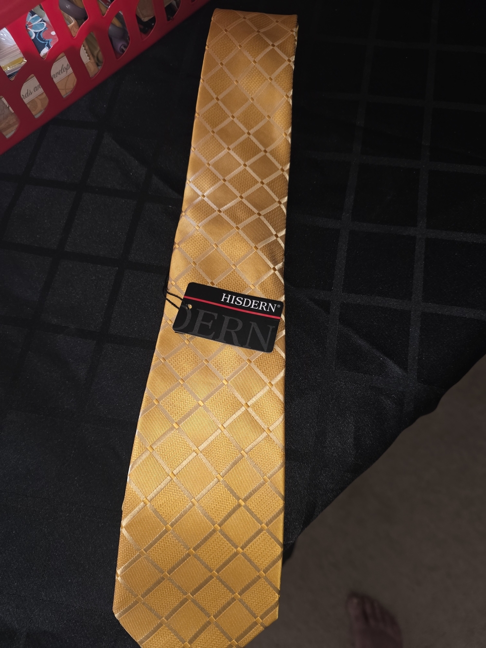 Hisdern Men's Gold Diamond-Pattern Tie